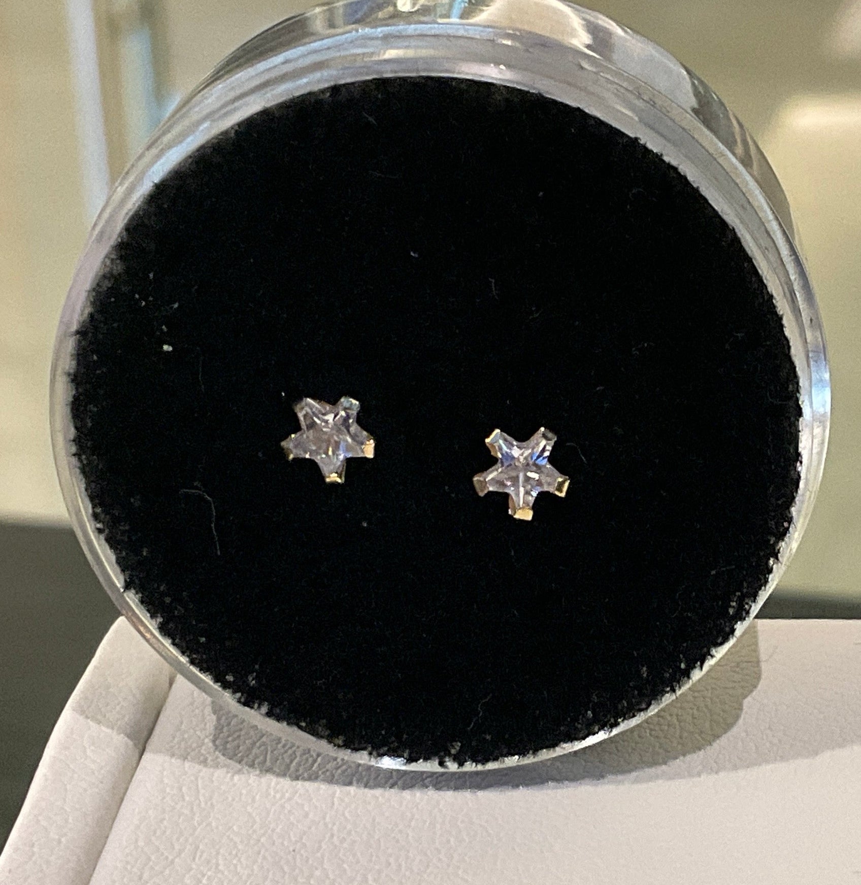 Studs de Oro 10k Zirconia Estrella