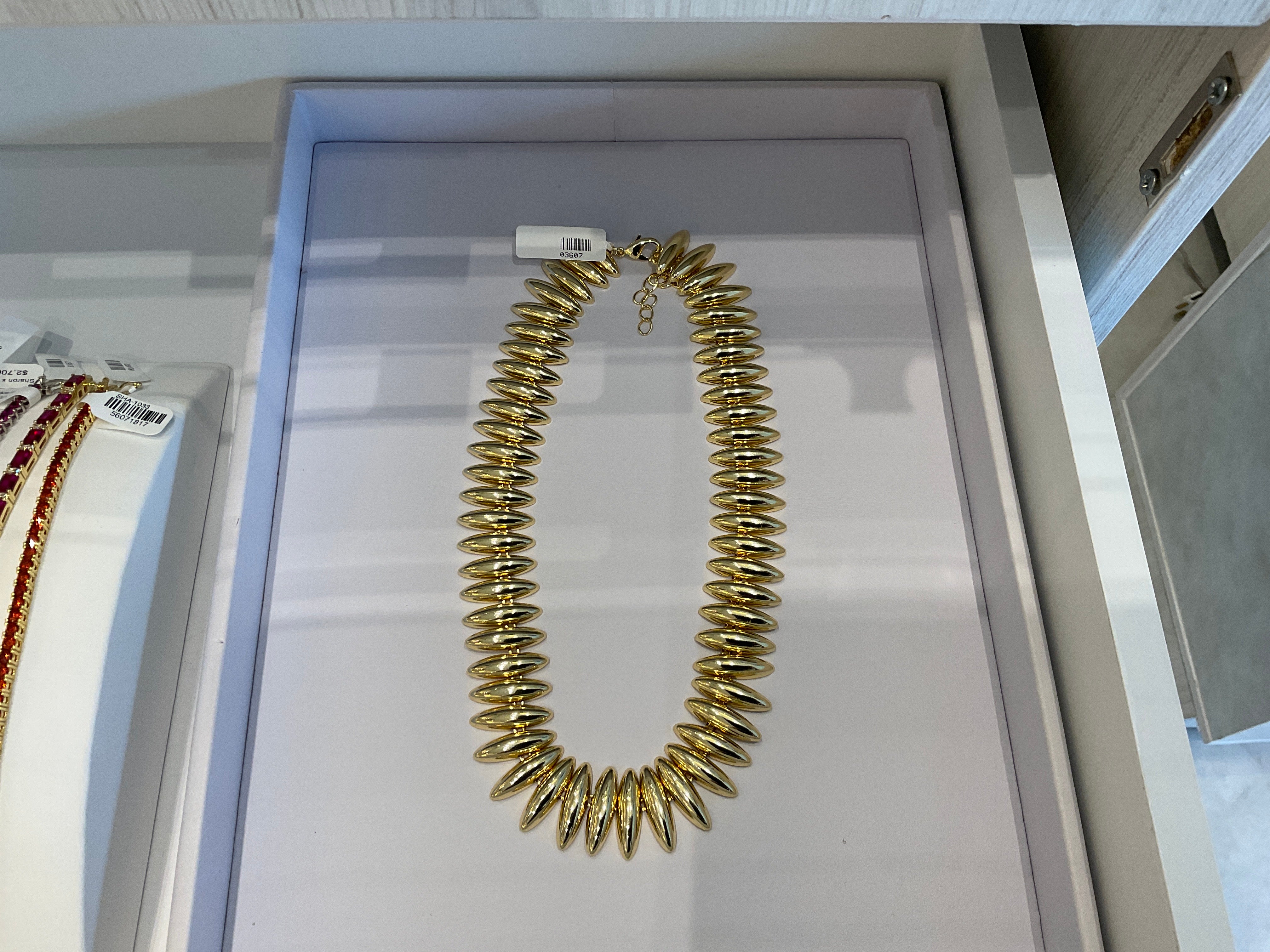 COLLAR DORADO