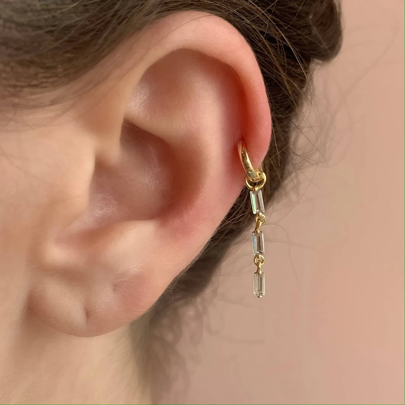 Piercing Cartilage Dorado with Three Baguettes