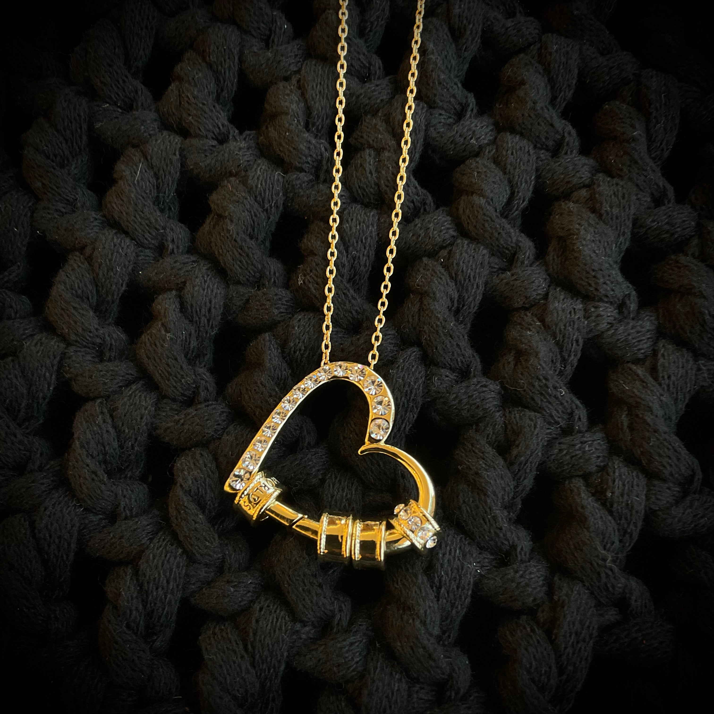 Collar Rodio con Estructura de Corazón