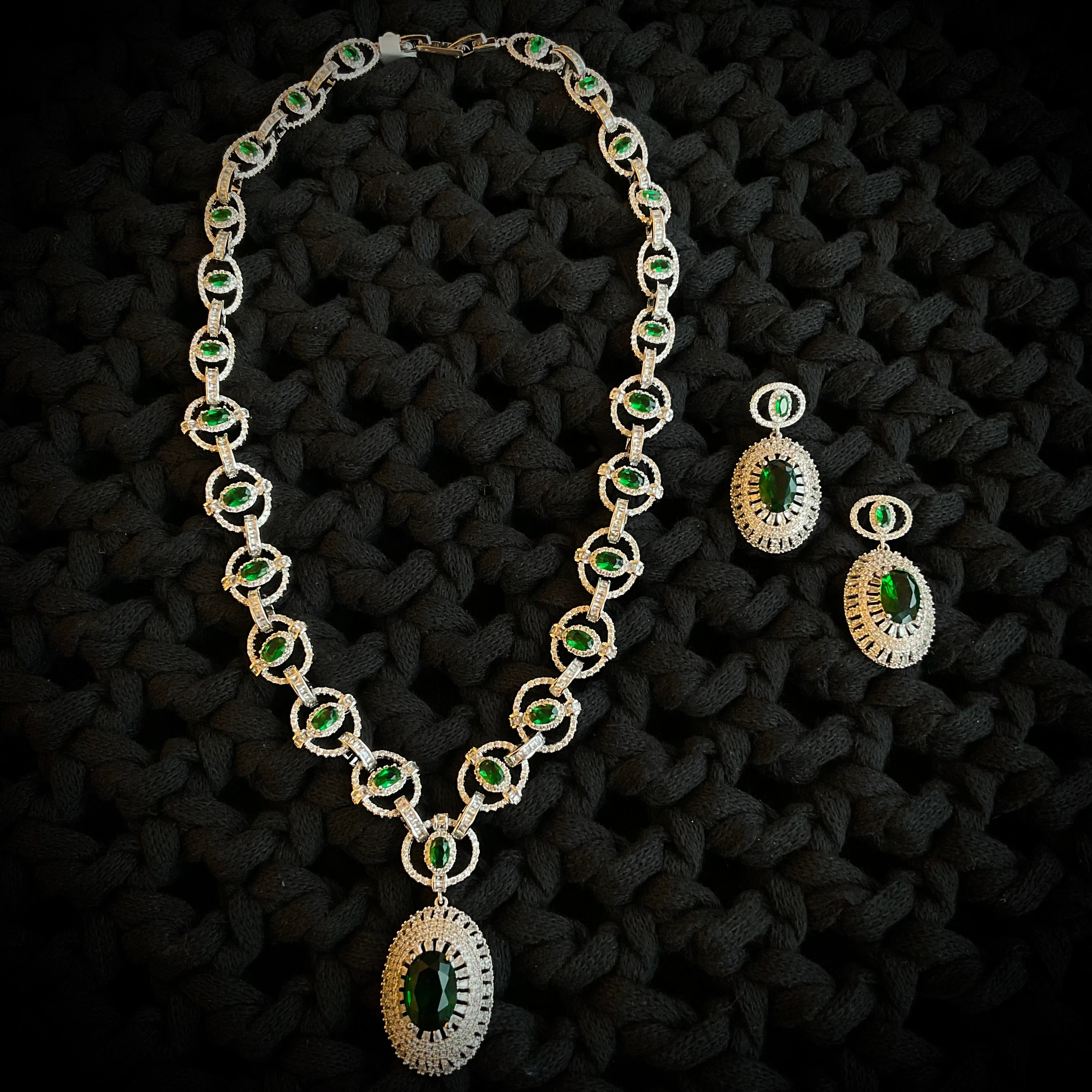 Juego de Aretes y Collar Chapa Oro Verde