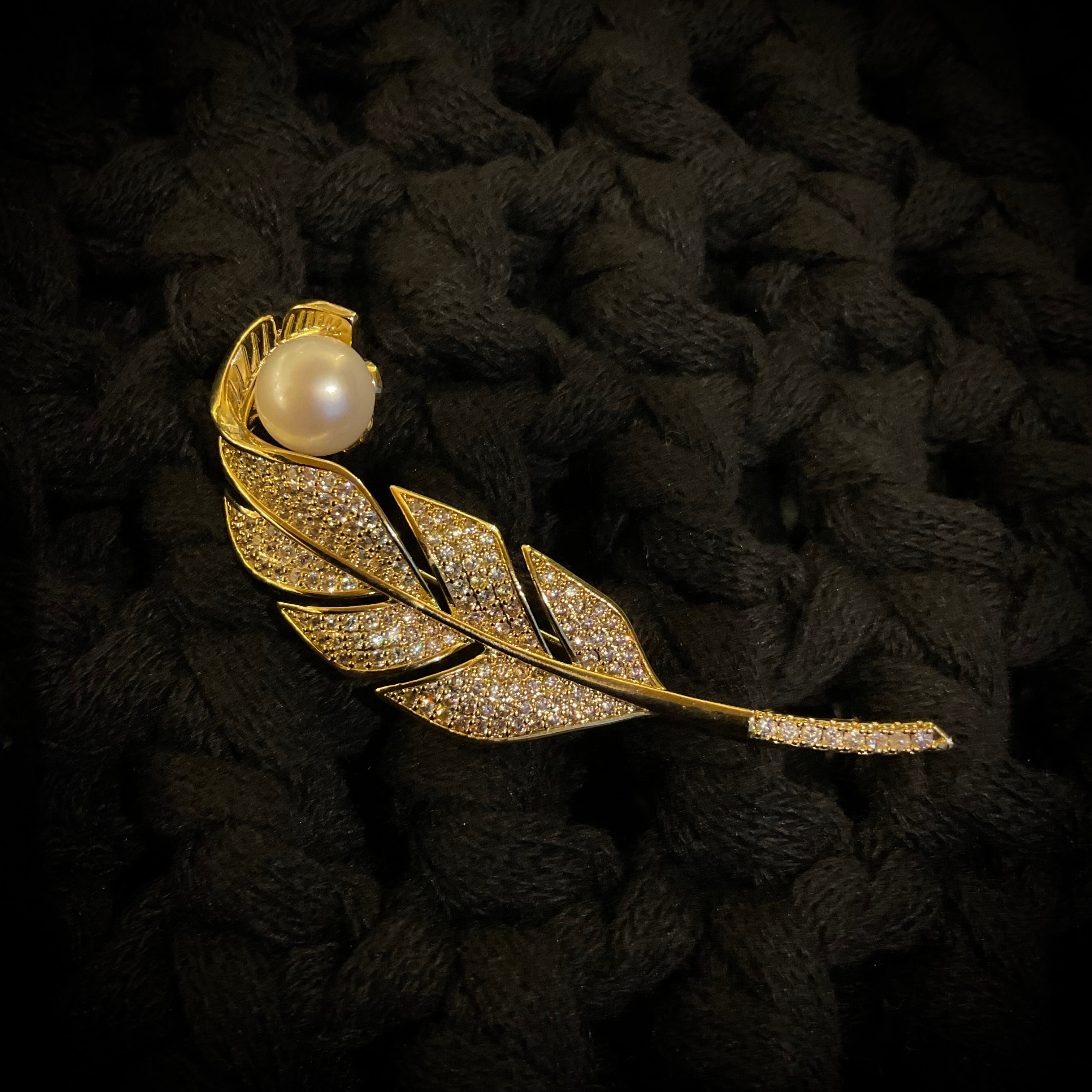 Broche Hoja Dorada con Perla