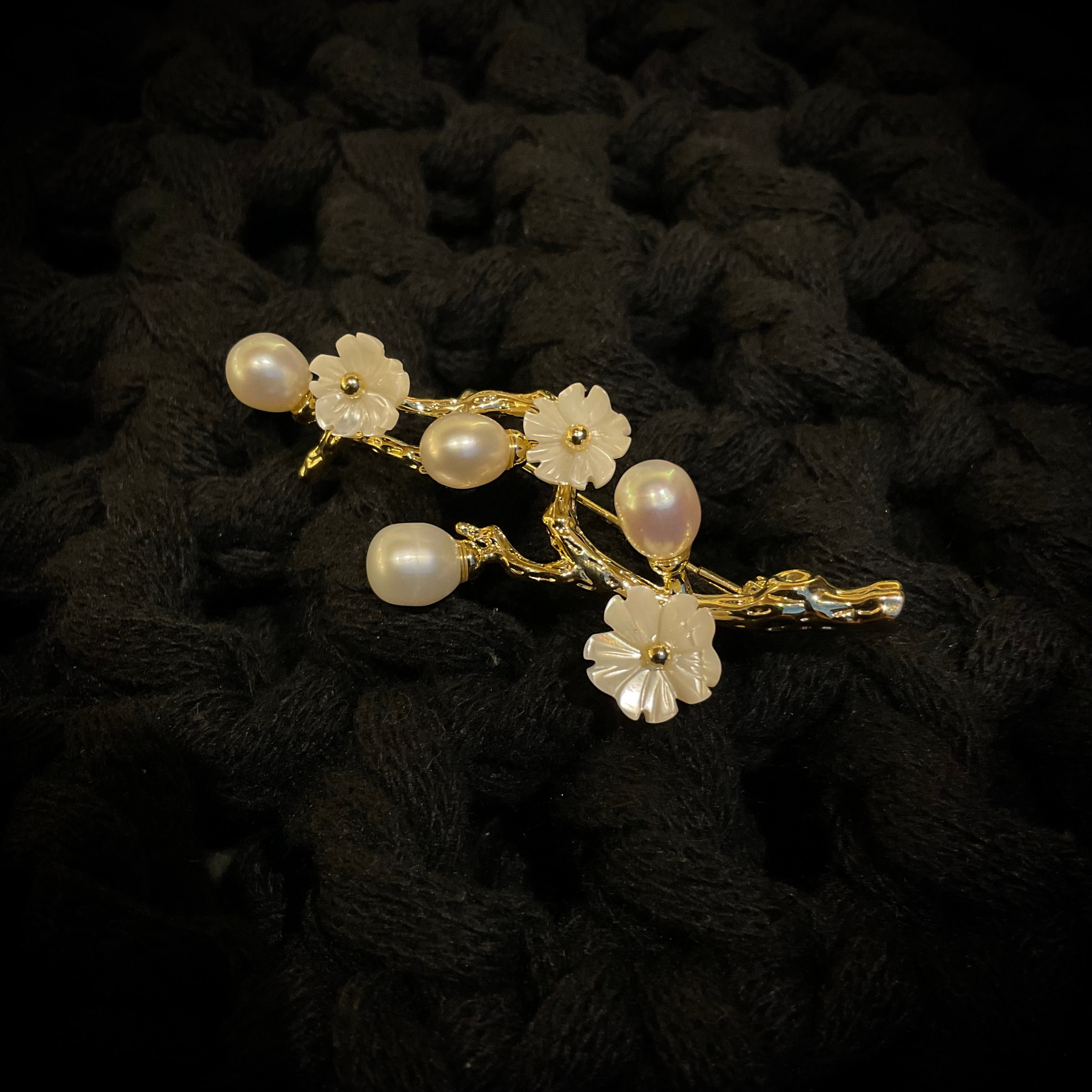 Broche Chapa de Oro Perlas y Flores