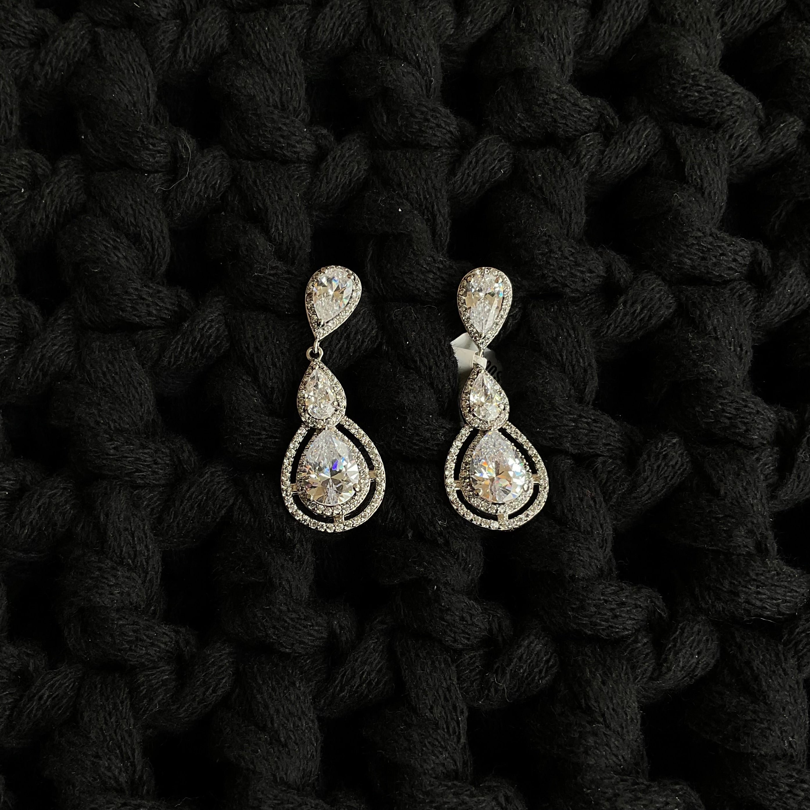 Aretes Plata Gotas con Zirconias Grandes