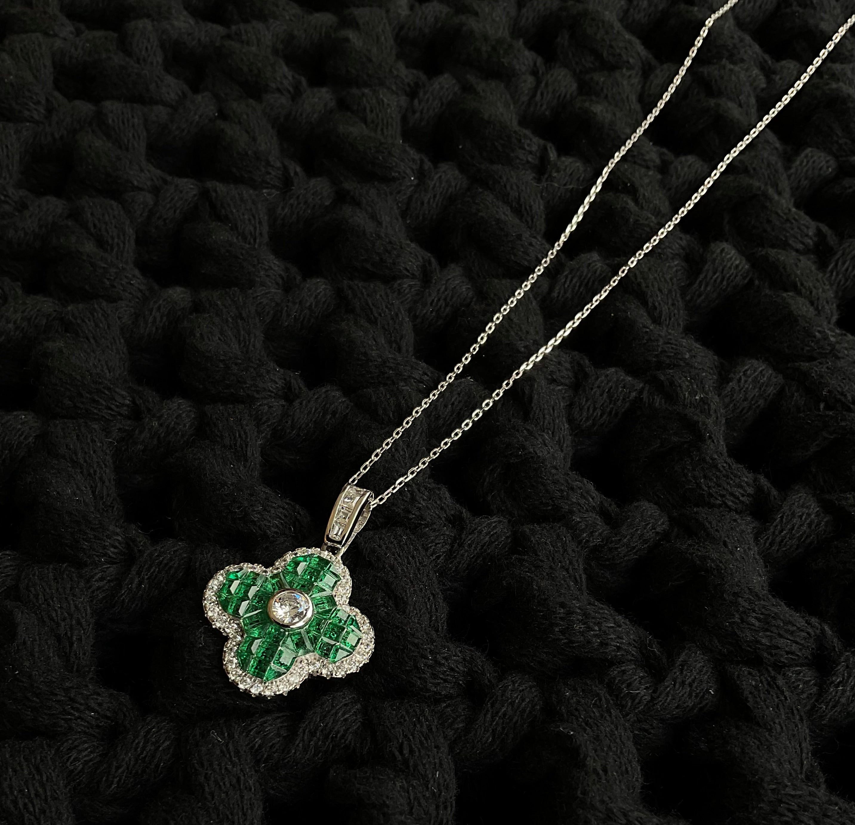 Juego de Aretes y Collar Plata Plateada Esmeralda