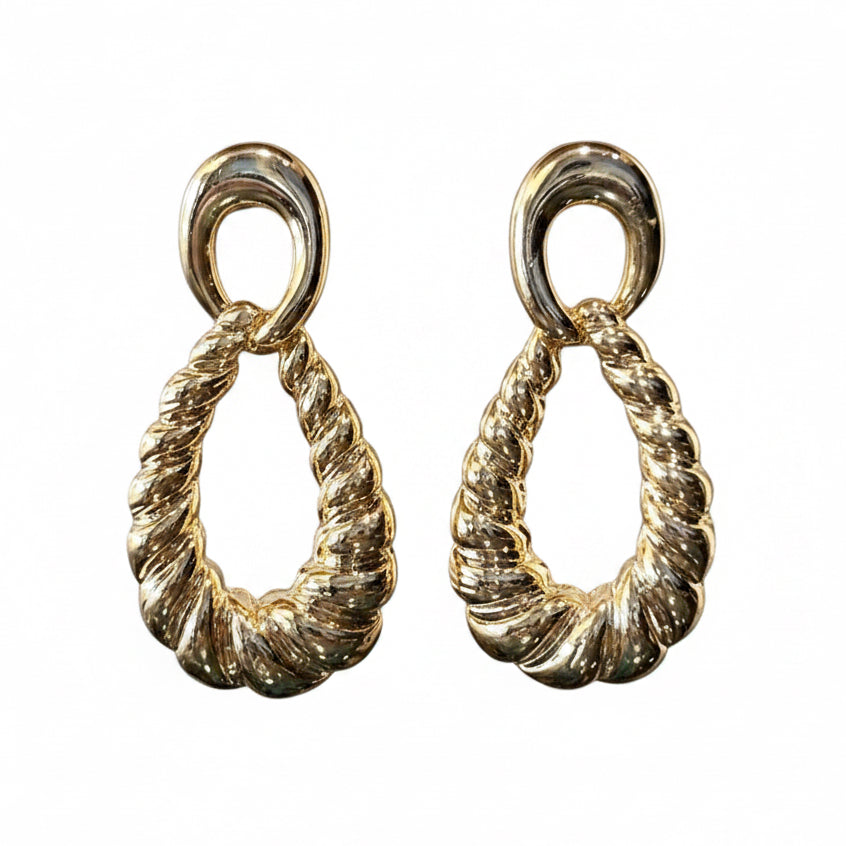 Arete Largo con Colgante en Gota