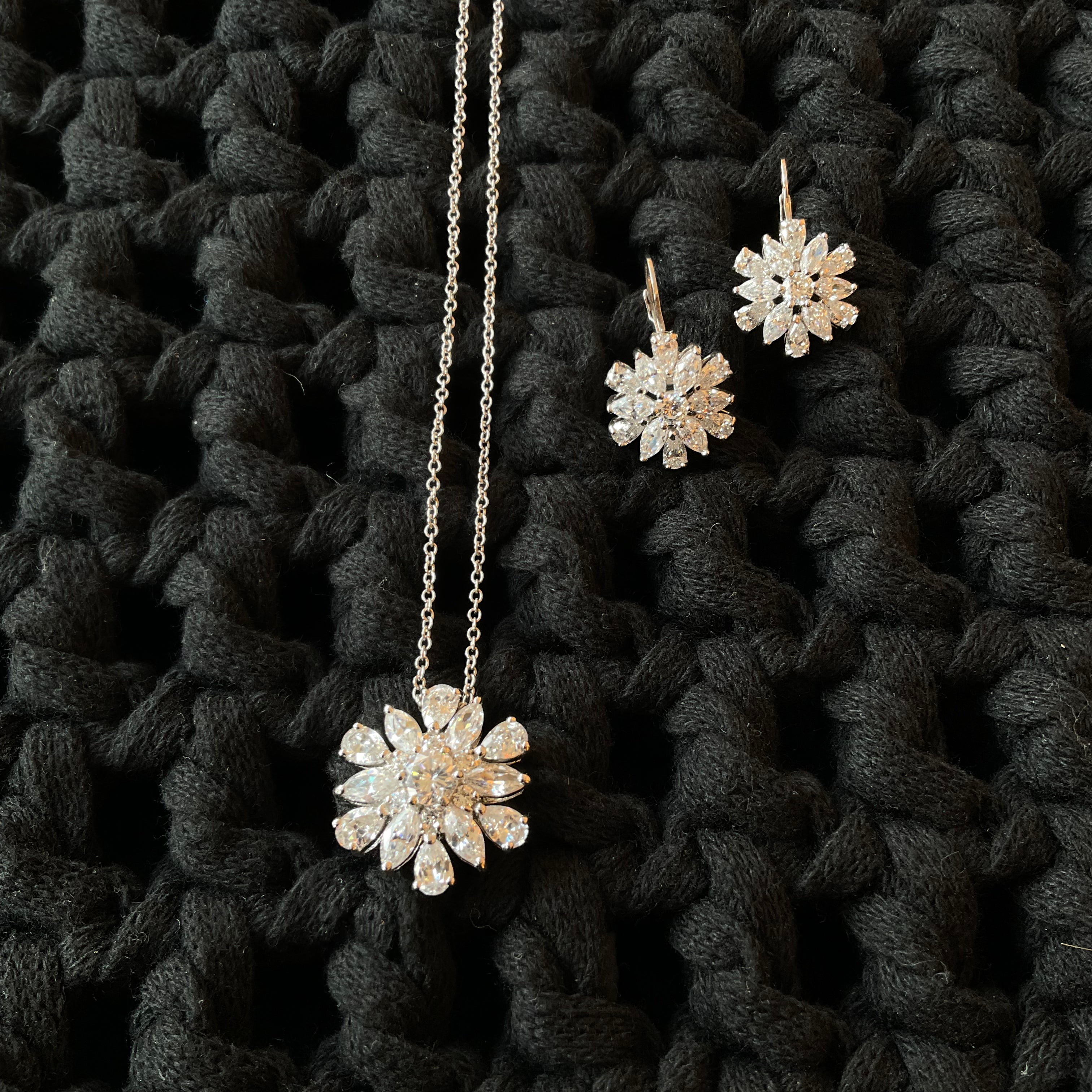 Juego de Aretes y Collar Plata Plateada Cristalino