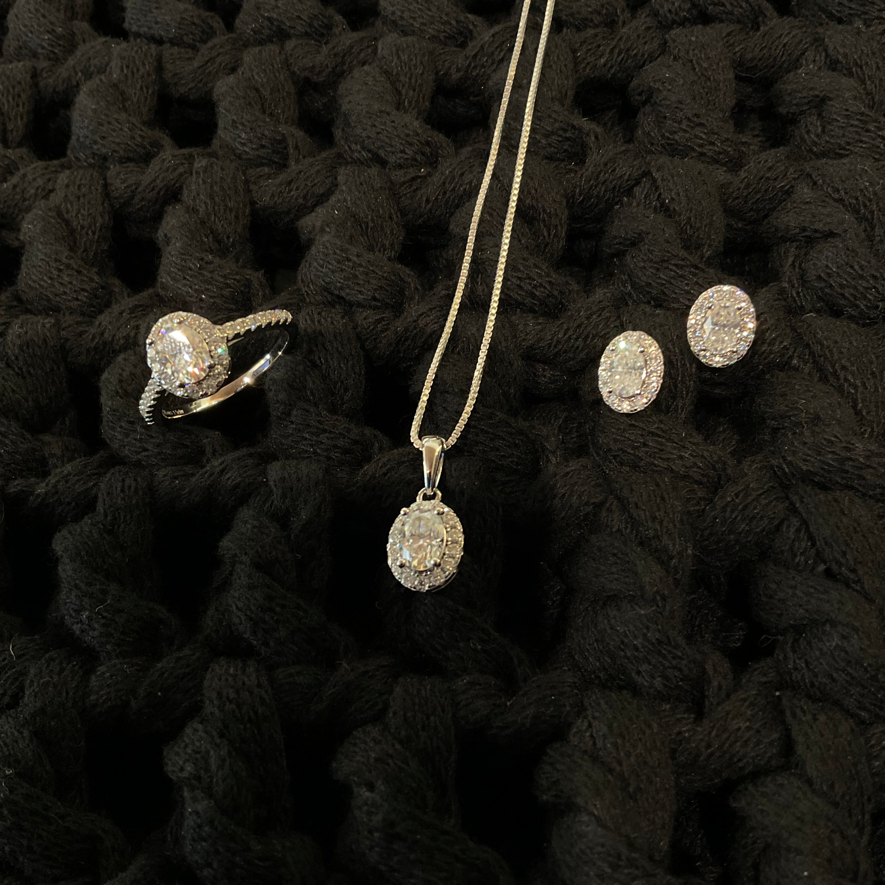 Anillo de Plata con Moissanita Oval