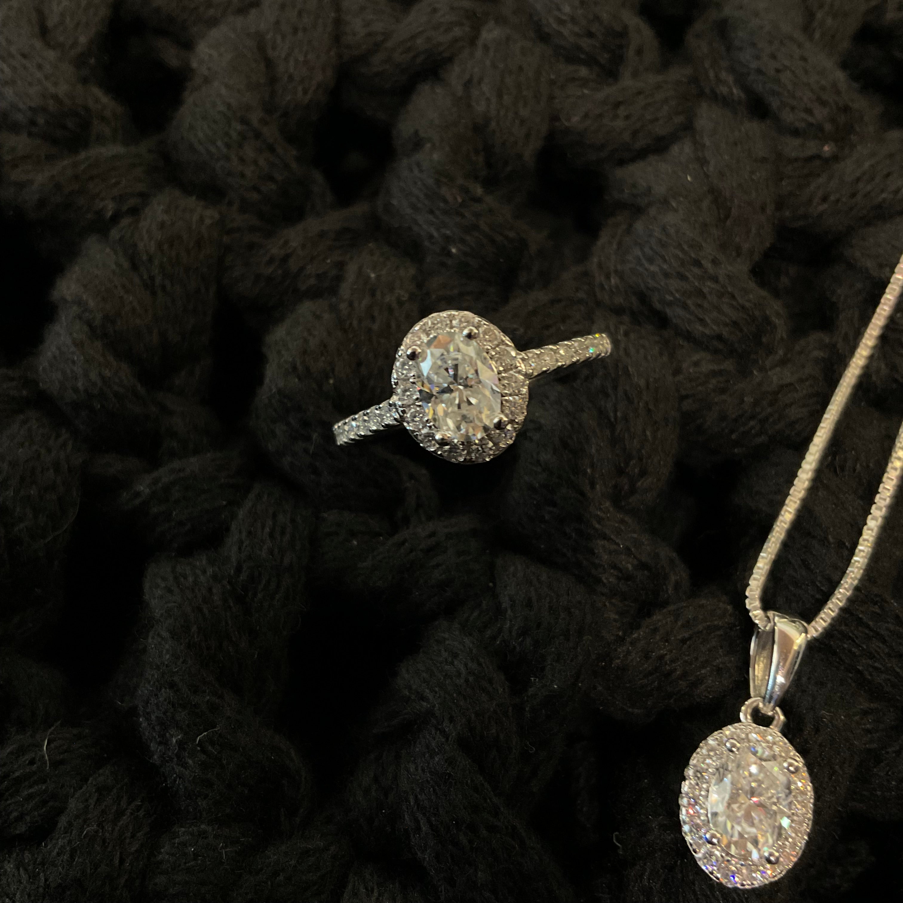 Anillo de Plata con Moissanita Oval