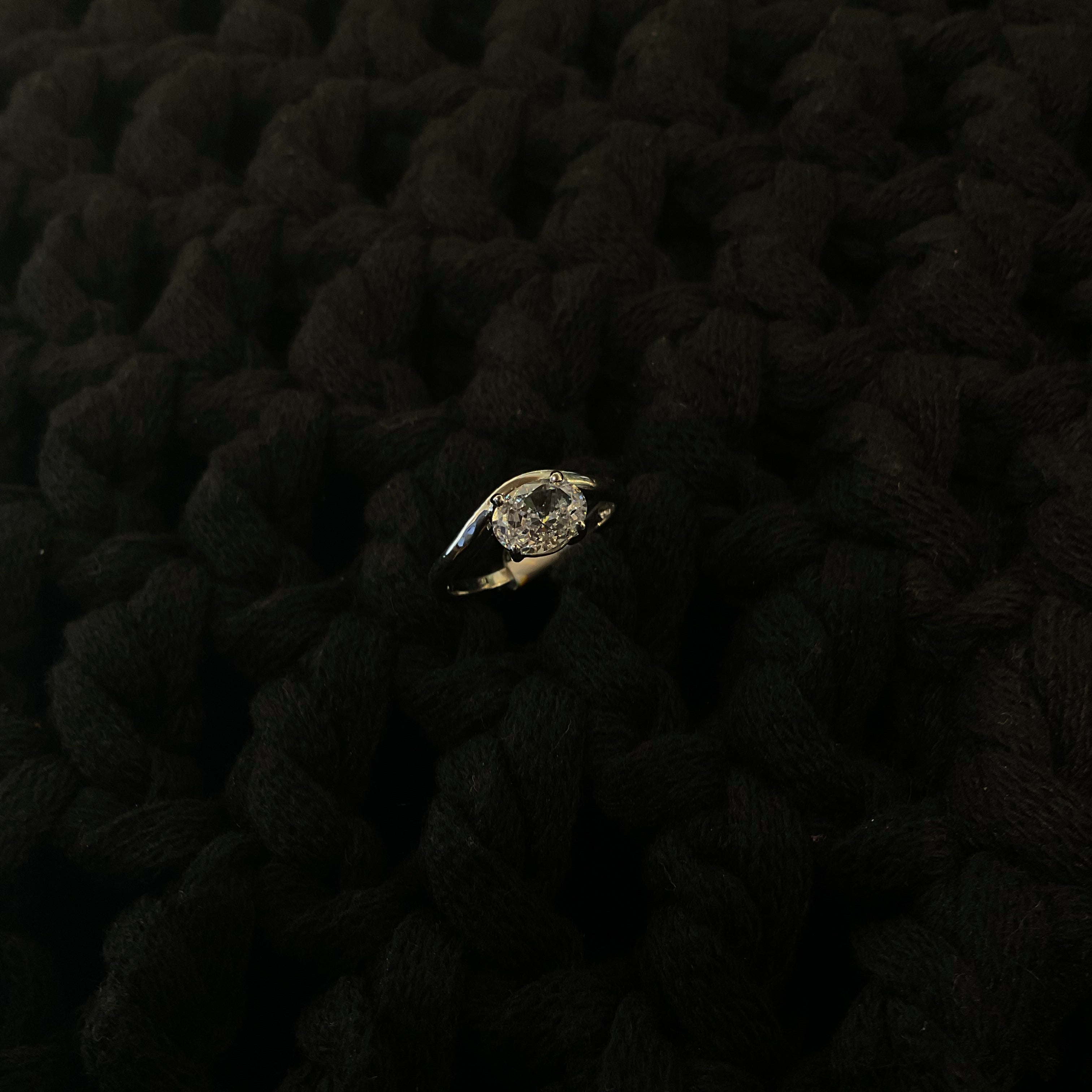 Anillo .925 Oval Cristalino Plateado