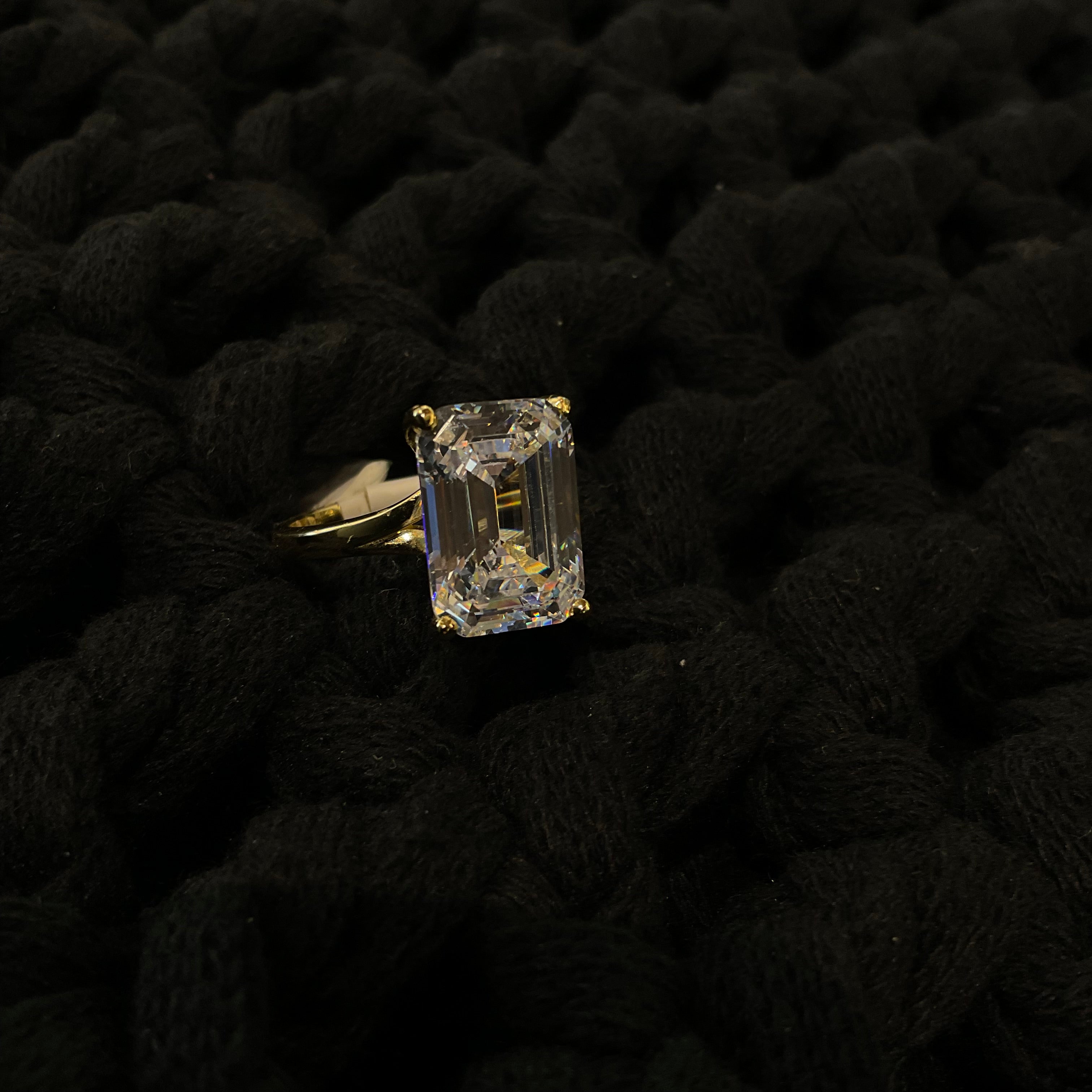 Anillo de Plata con Circonia Esmeralda - Dorado