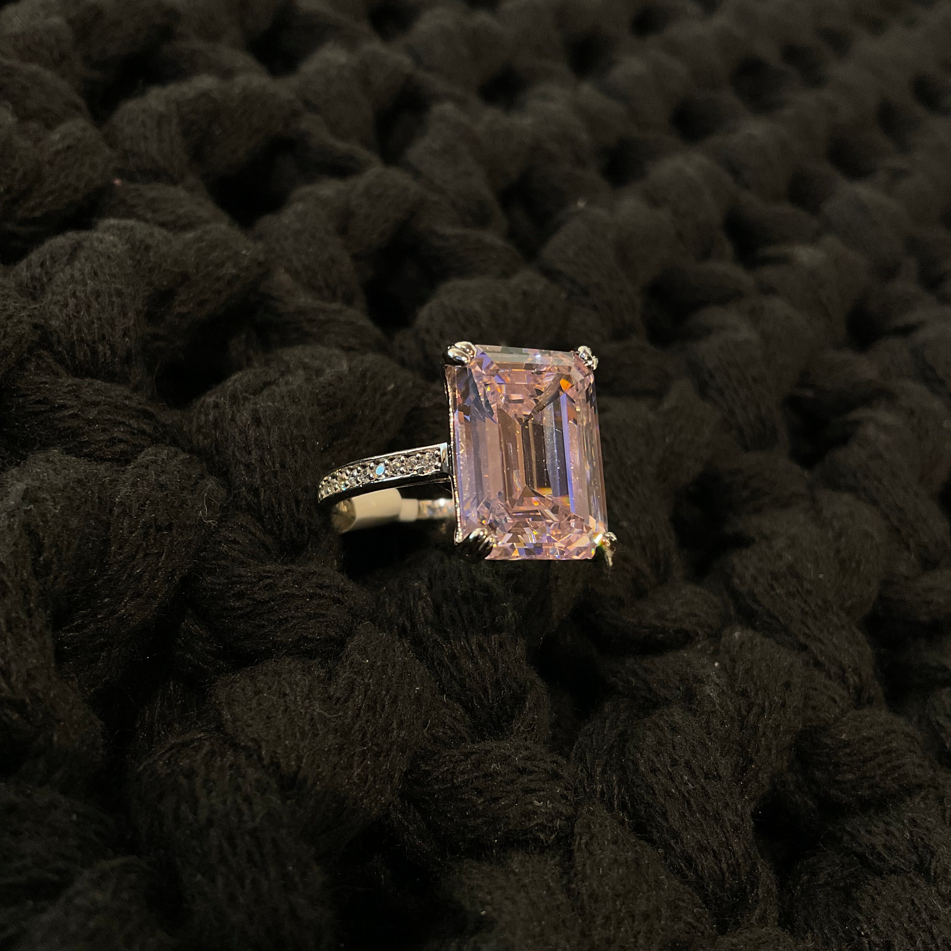 Anillo de Plata Solitario con Piedra Rosa