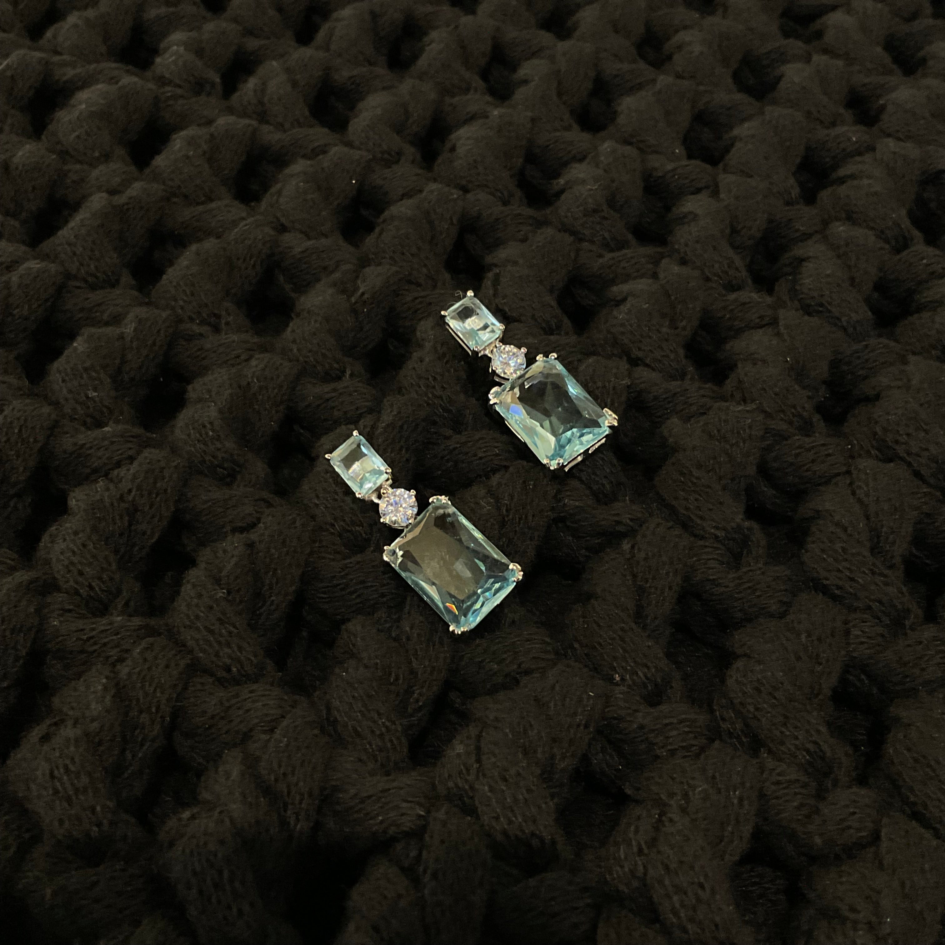 Arete de Plata Corte Esmeralda (Celeste)