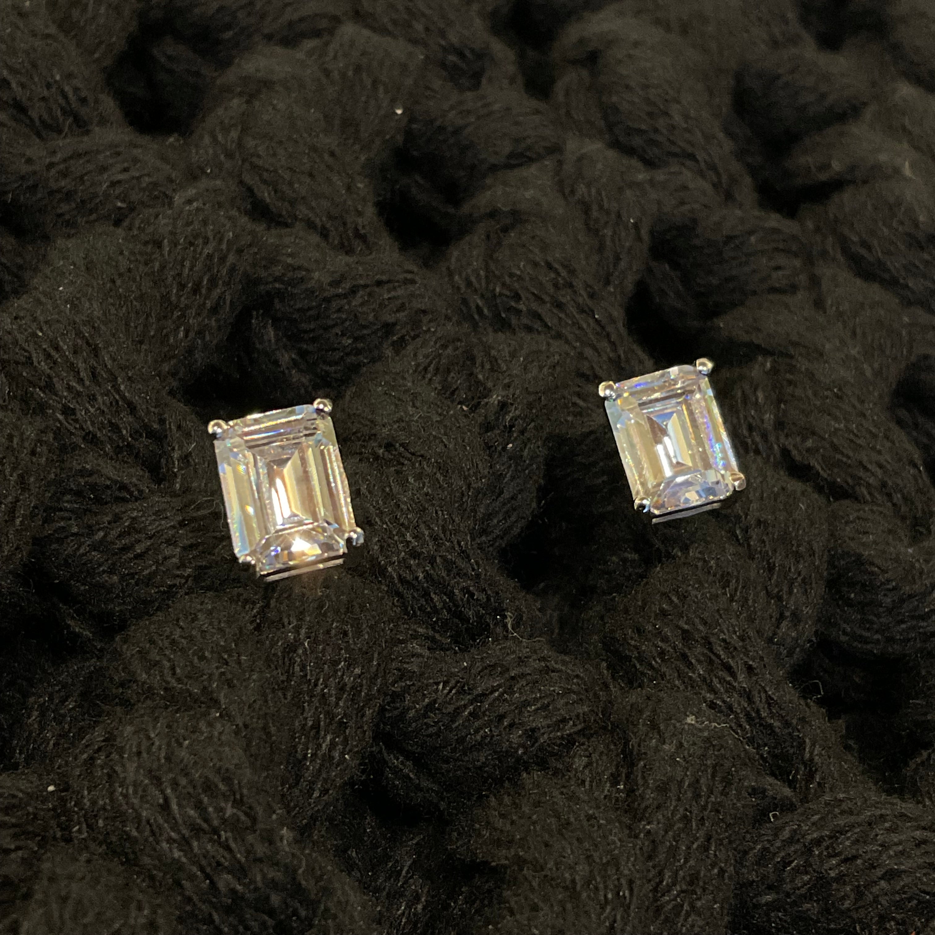 Arete de Plata con Zirconia Esmeralda