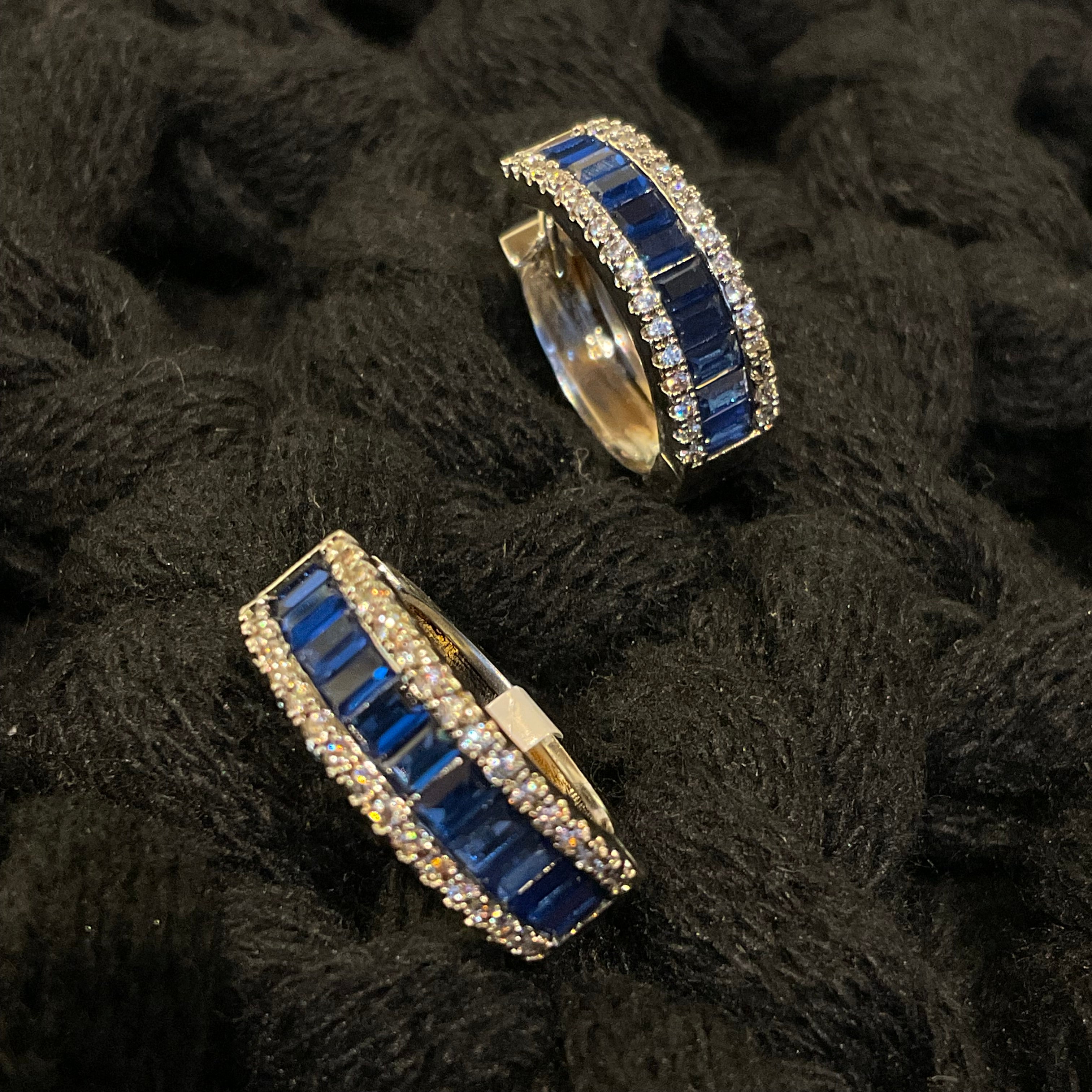 Huggie Zirconia