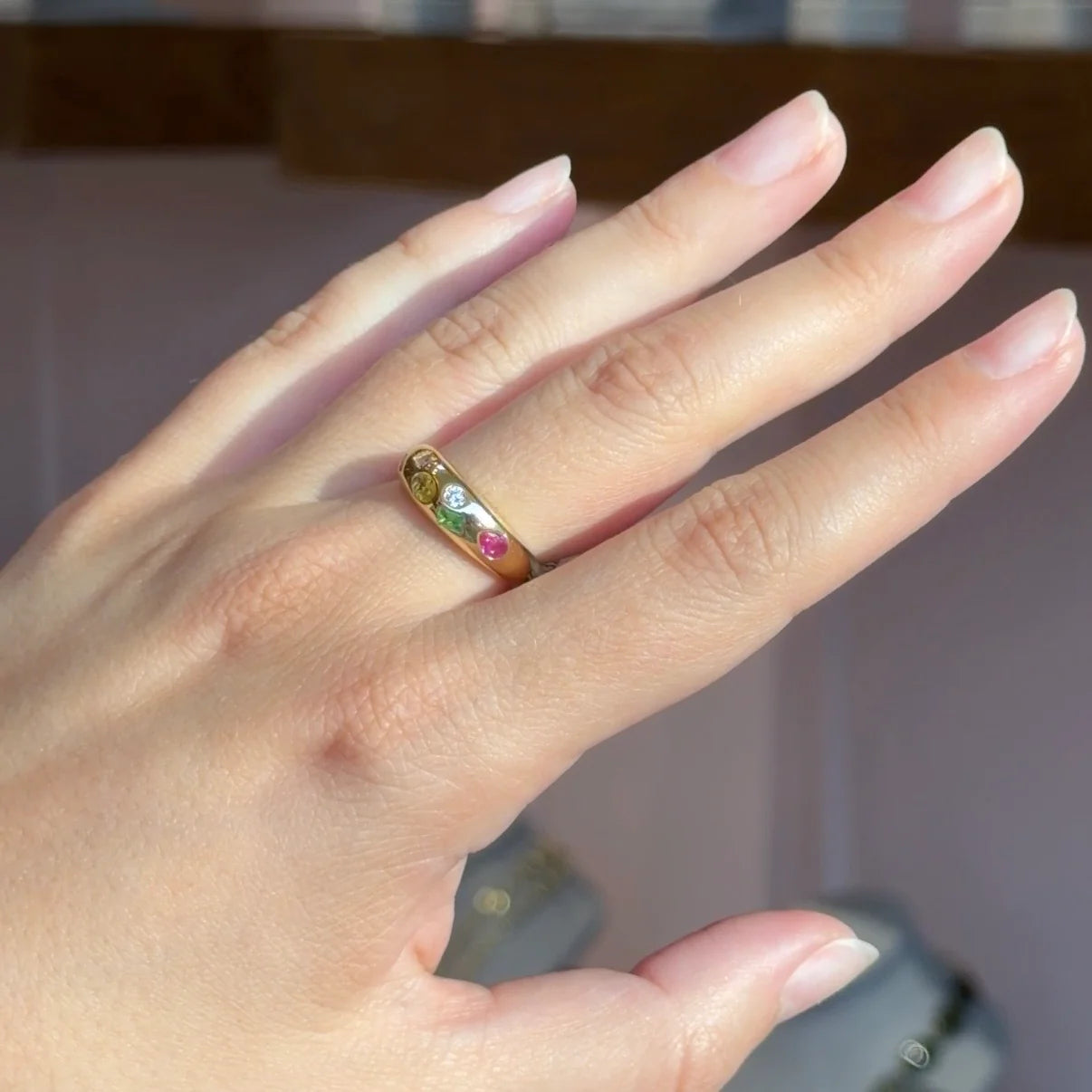 Anillo Dome con Cristales de Colores